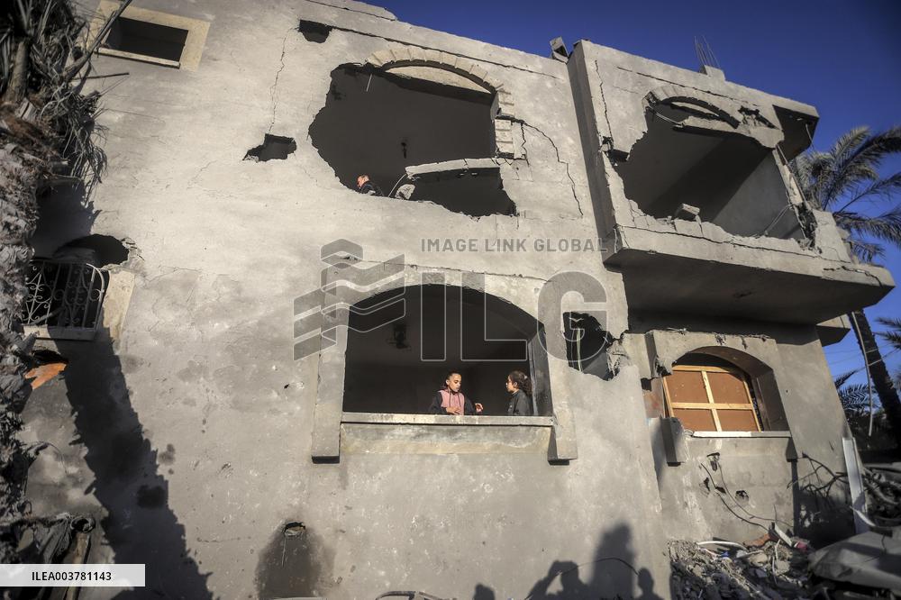 Gaza Death Toll Nears 45,000