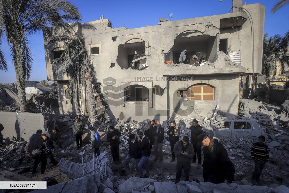 Gaza Death Toll Nears 45,000