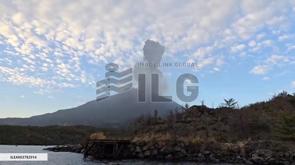 Japan: Eruption At Sakurajima Sends Ash Plume Rising To 2,200 Meters