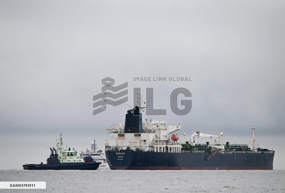 Oil tanker Eagle S suspected of the disruption of the Finland-Estonia electrical link Estlink 2