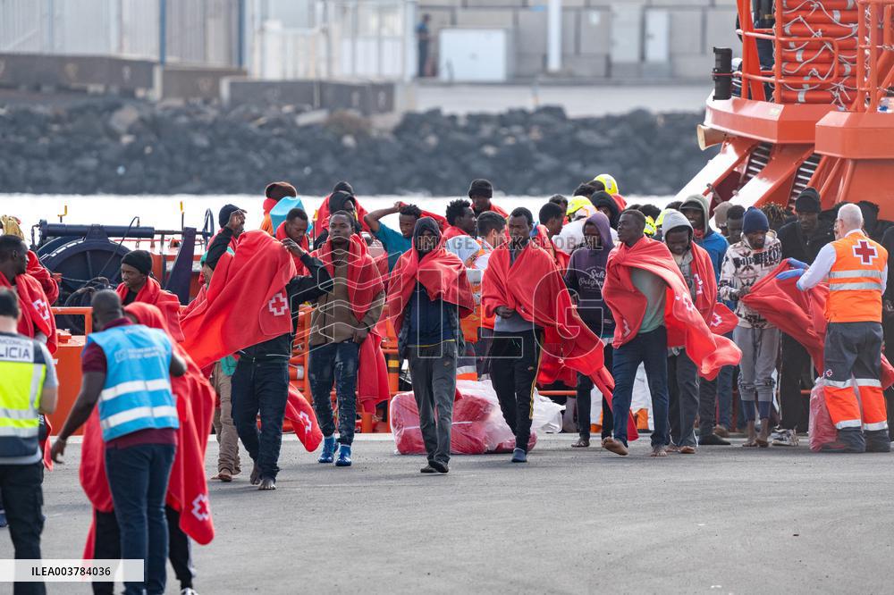 Nearly 240 people arrive in four cayucos to Lanzarote
