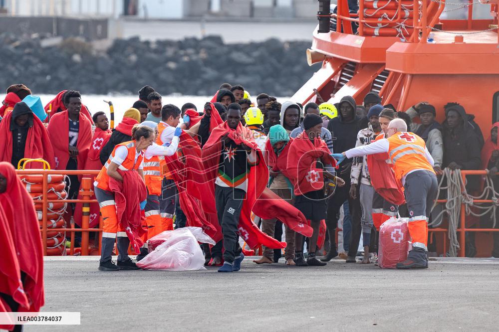 Nearly 240 people arrive in four cayucos to Lanzarote