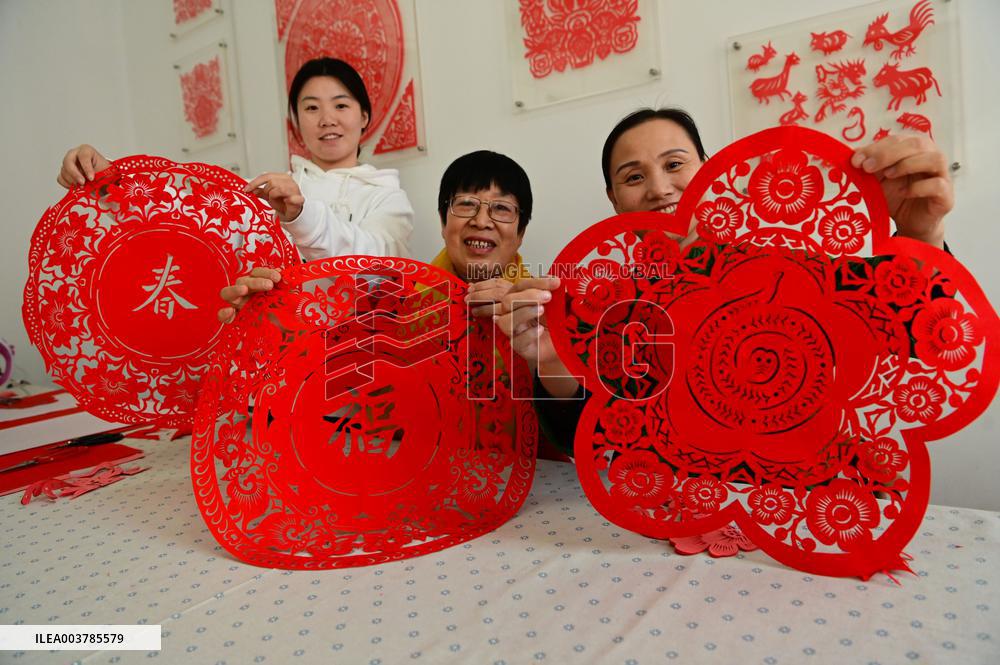 New Year Paper-cutting Works