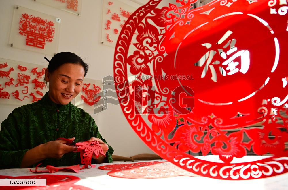 New Year Paper-cutting Works