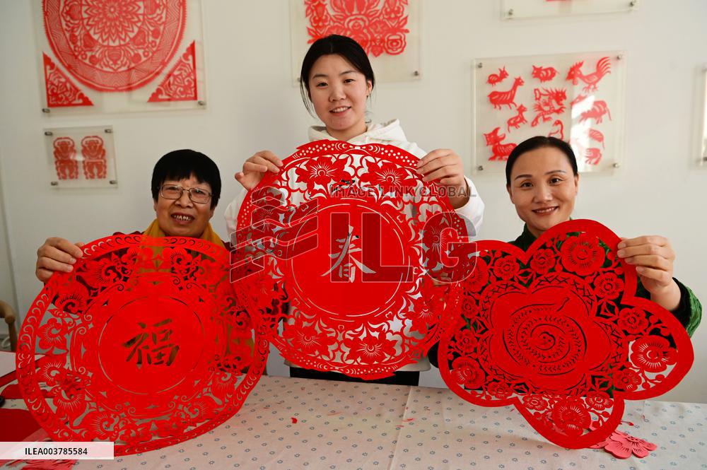 New Year Paper-cutting Works