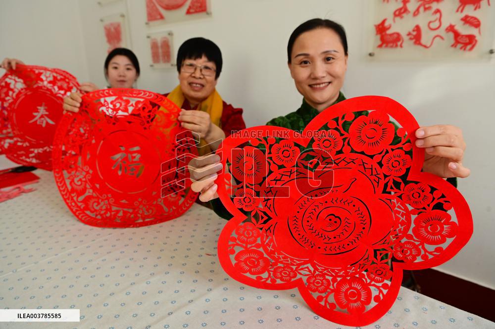 New Year Paper-cutting Works