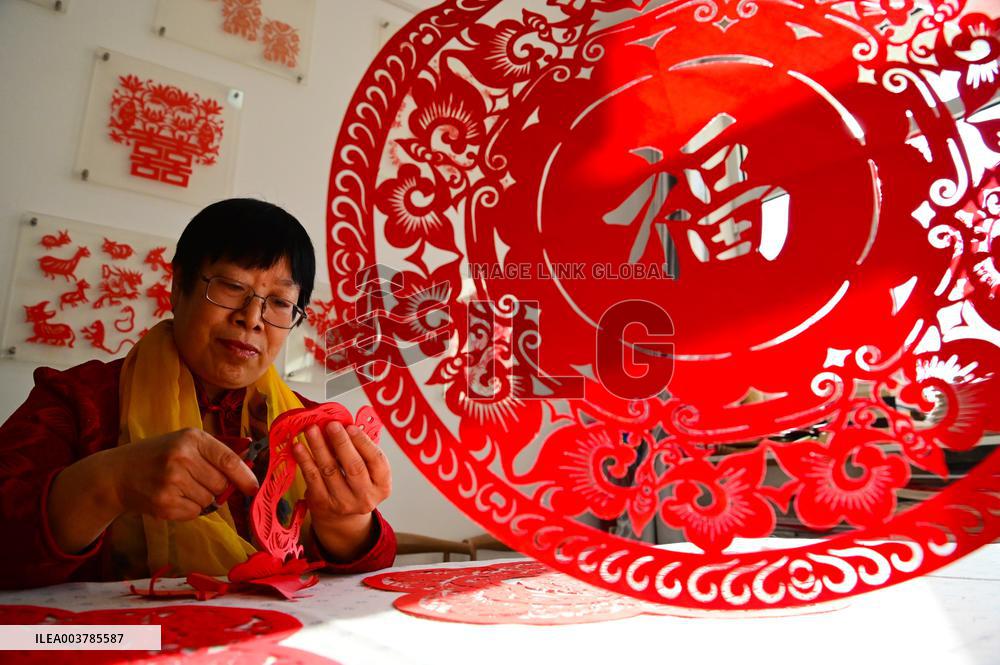 New Year Paper-cutting Works