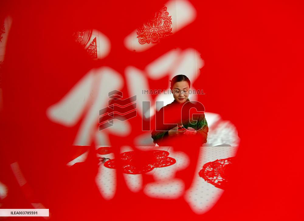 New Year Paper-cutting Works