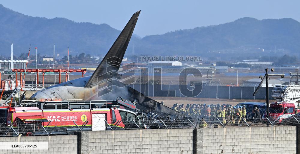 All 181 people aboard crashed S. Korean airplane believed killed, except 2 rescued