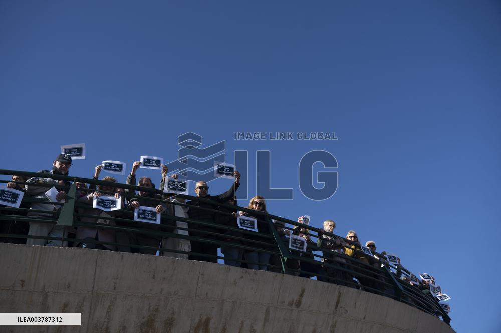 La Torre honors volunteers and victims of the DANA next to the 'Solidarity Bridge'