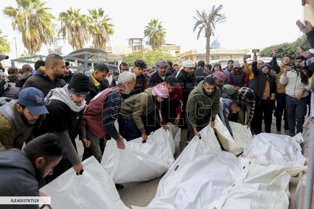 Israeli attacks on the Naami family’s home, killed 9 civilians - Gaza