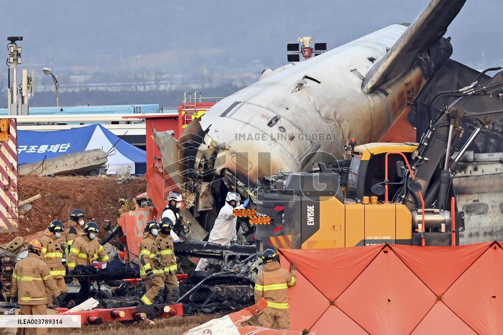 Plane crash kills 179 in S. Korea