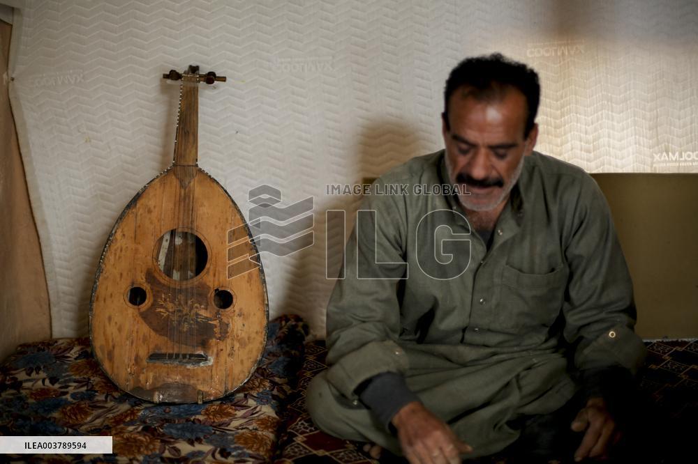 Oud Player And Singer Lost His Home - Idlib
