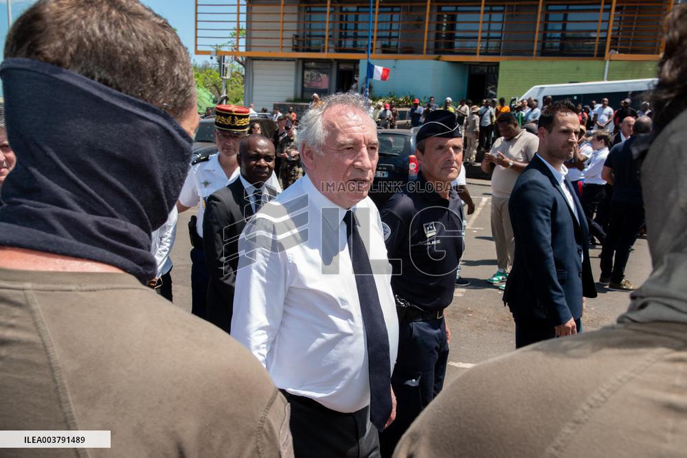 PM Bayrou Pays Tribute To Captain Florian Monnier - Mayotte
