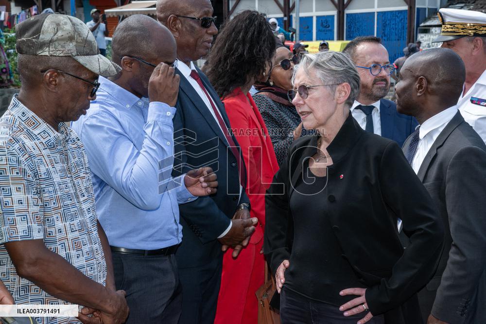 PM Bayrou Pays Tribute To Captain Florian Monnier - Mayotte