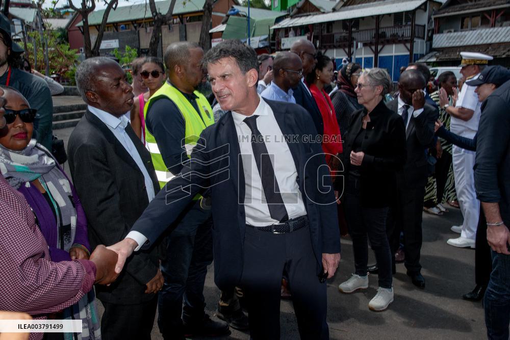 PM Bayrou Pays Tribute To Captain Florian Monnier - Mayotte