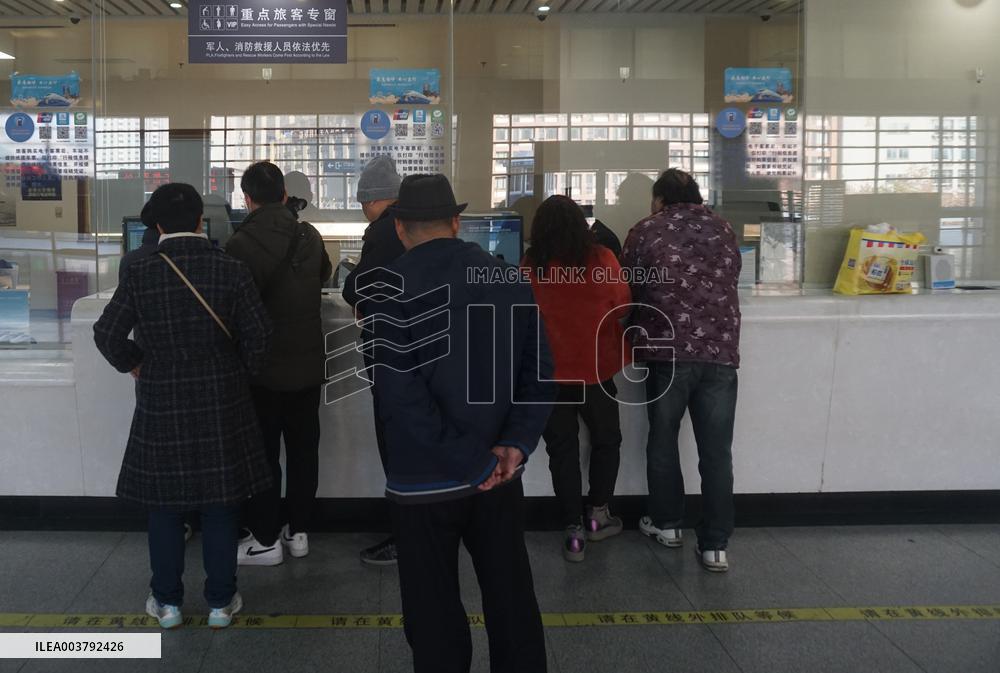 Train Tickets For the 2025 Spring Festival Travel Rush on Sale