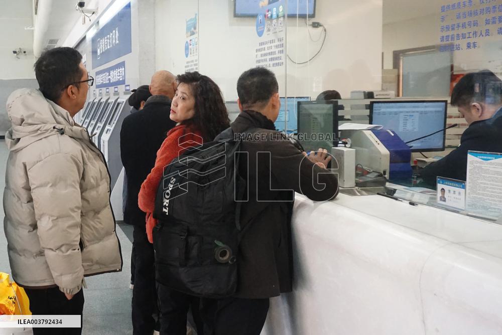 Train Tickets For the 2025 Spring Festival Travel Rush on Sale
