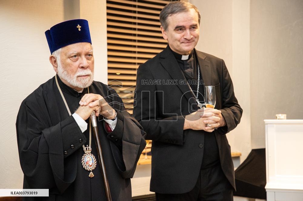 A medal for donating a piano to the Notre-Dame Cathedral