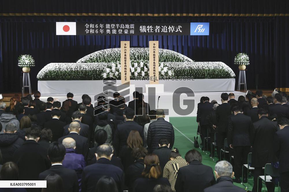 Memorial ceremony for quake, torrential rain victims