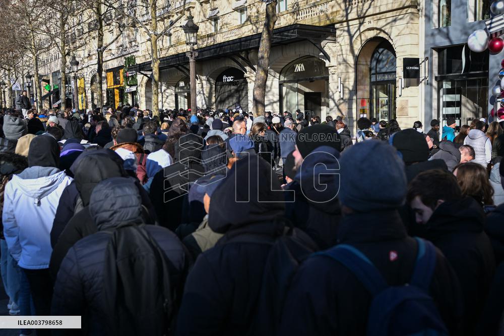 fnac liquidation at the Champs-Elysees in Paris FA