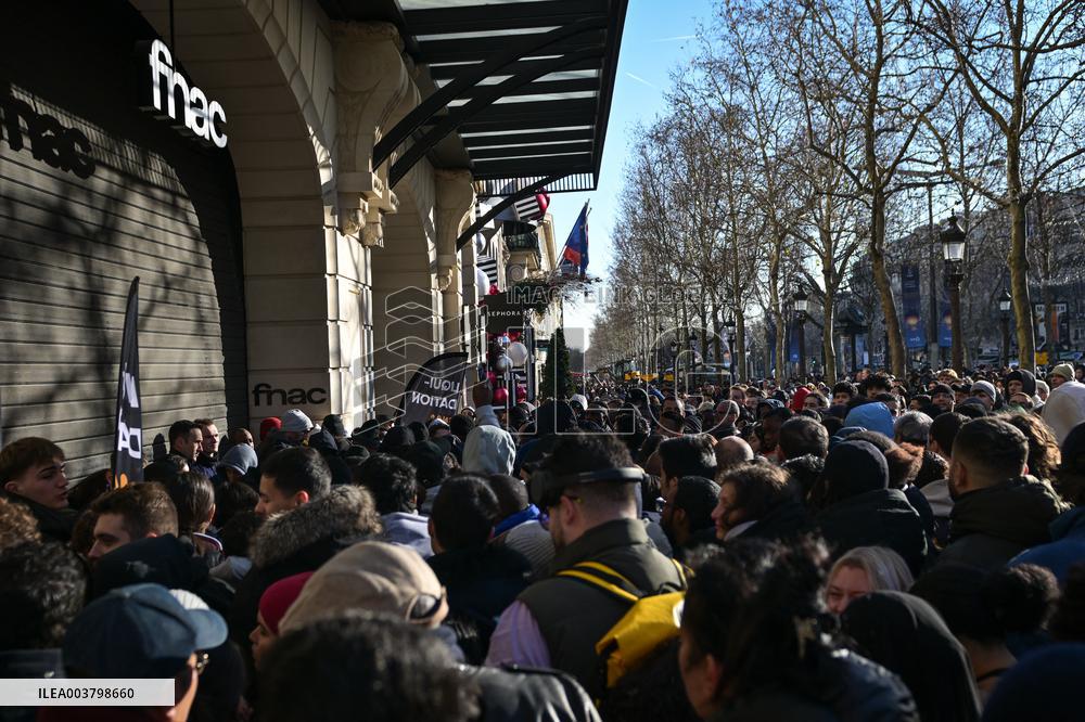 fnac liquidation at the Champs-Elysees in Paris FA