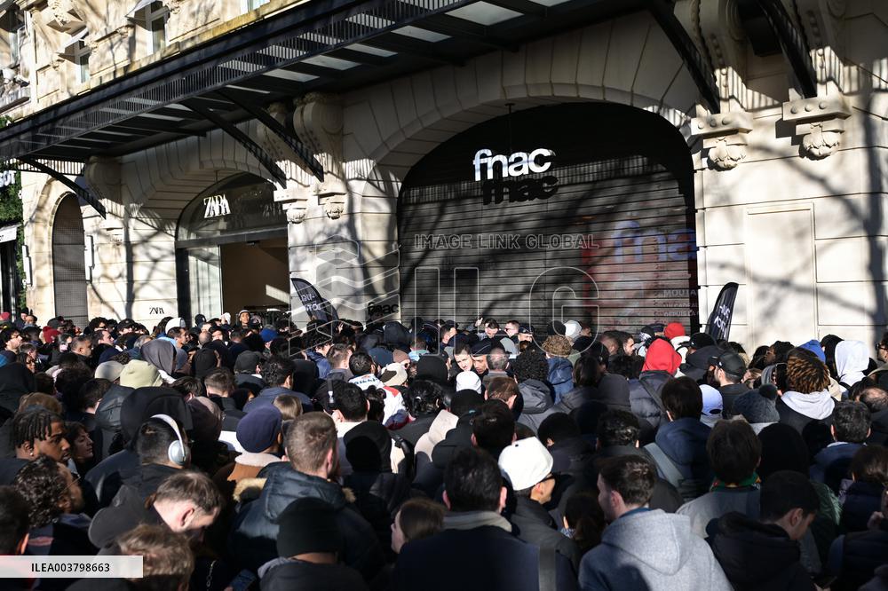 fnac liquidation at the Champs-Elysees in Paris FA