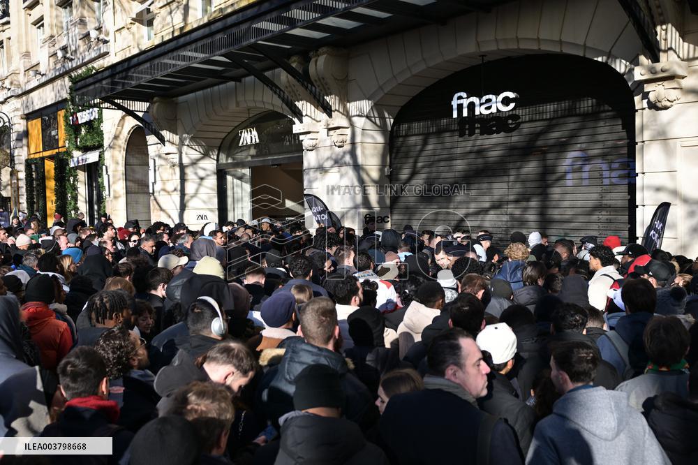fnac liquidation at the Champs-Elysees in Paris FA