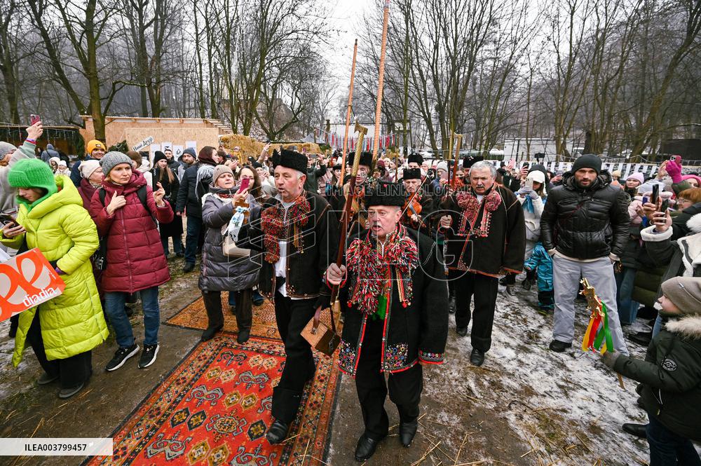 Bazaar of Good in Lviv support³ stray animals