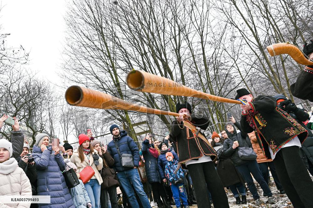 Bazaar of Good in Lviv support³ stray animals