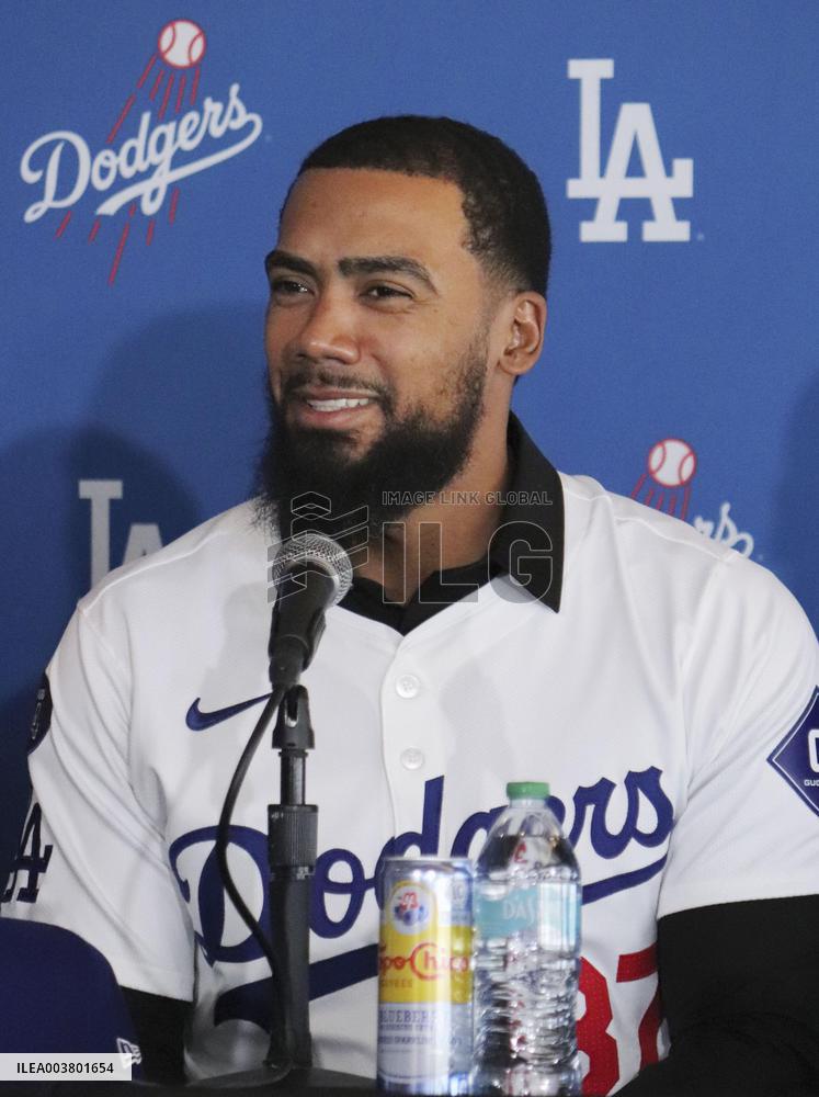 Baseball: Teoscar Hernandez re-signs with Dodgers