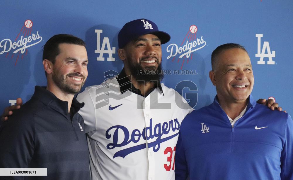 Baseball: Teoscar Hernandez re-signs with Dodgers