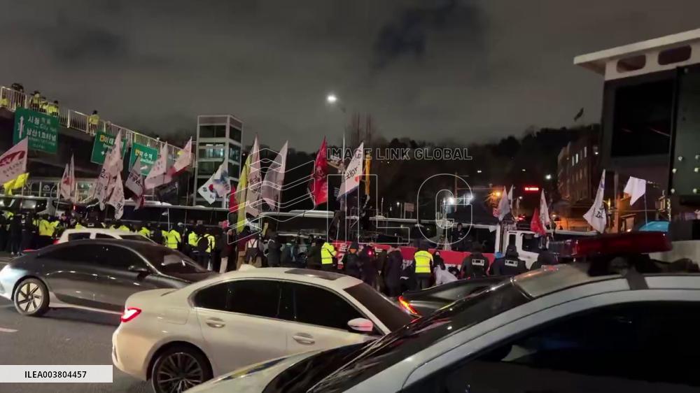 South Korea: Supporters And Opponents Rally As Impeached President Yoon Faces Arrest 4
