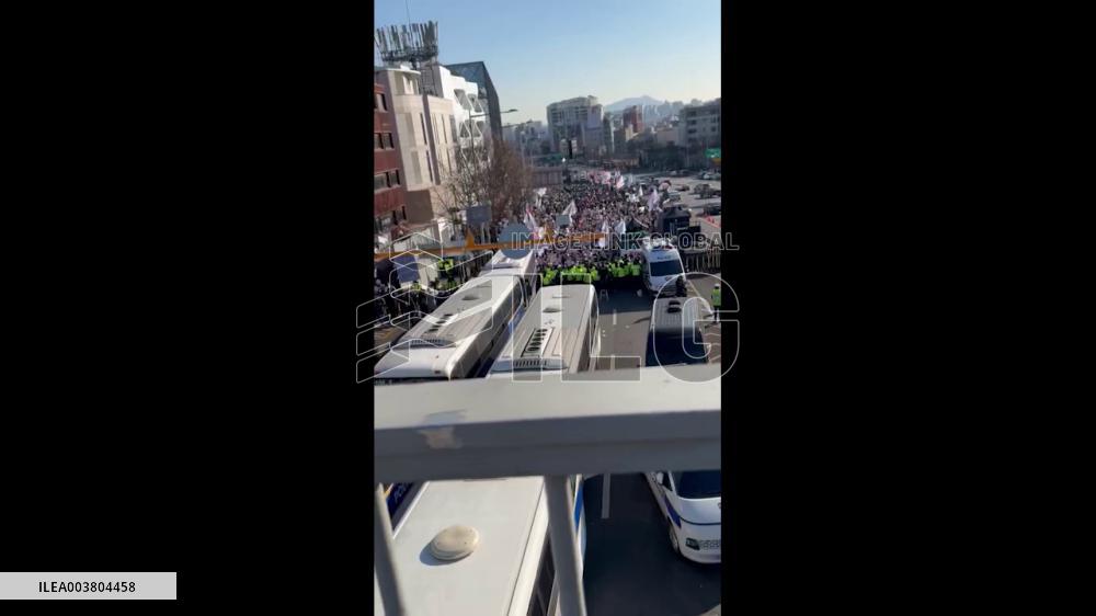 South Korea: Supporters And Opponents Rally As Impeached President Yoon Faces Arrest 3