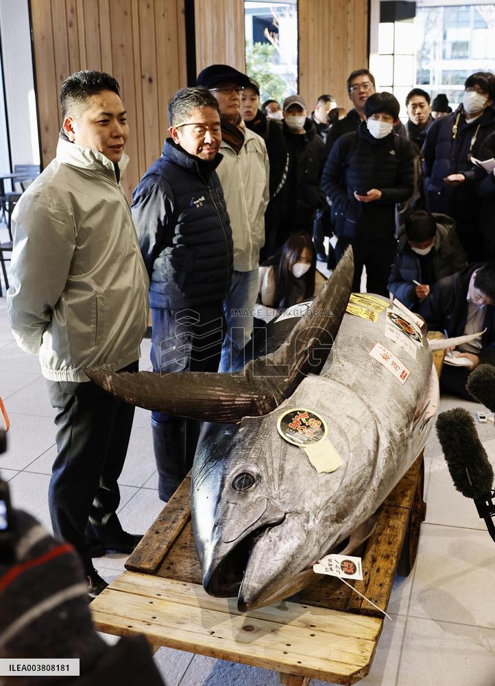 New Year tuna auction in Tokyo