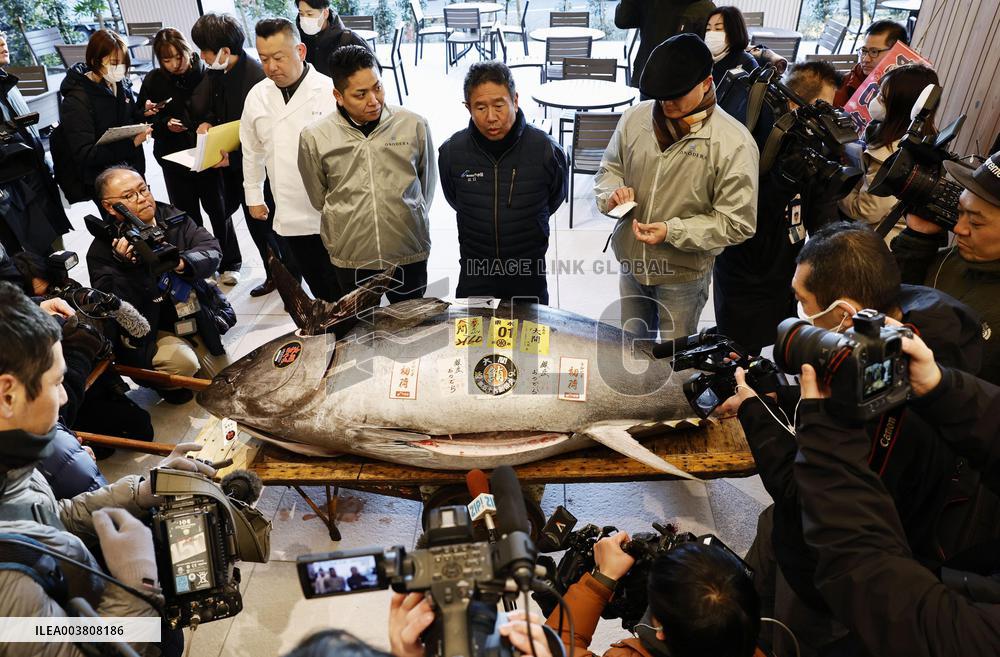 New Year tuna auction in Tokyo
