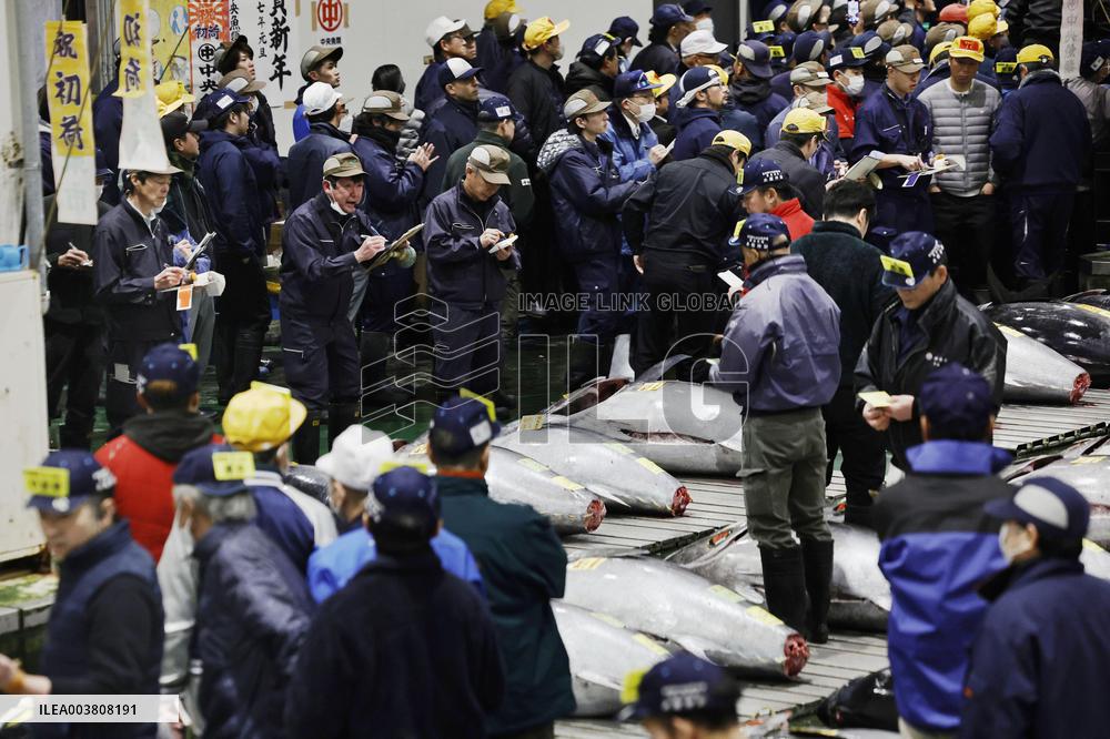 New Year tuna auction in Tokyo