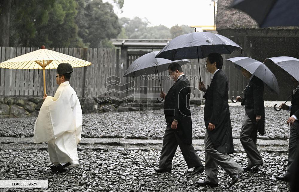 Japan PM Ishiba visits Ise Jingu shrine