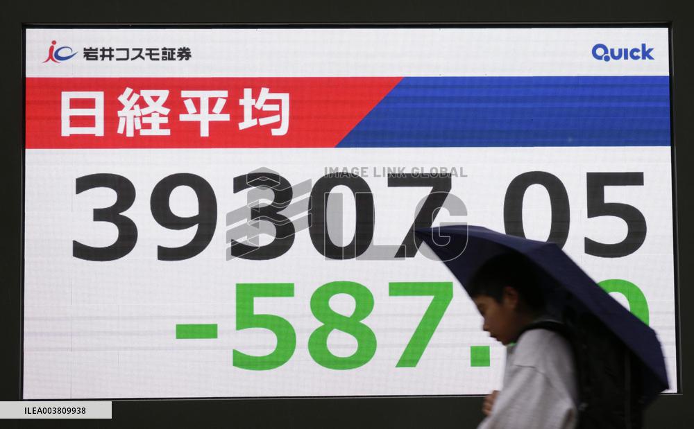 Tokyo stocks plunge on year's 1st trading day
