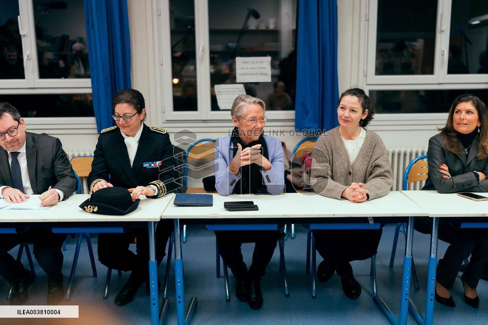Elisabeth Borne visits an elementary school - Longjumeau