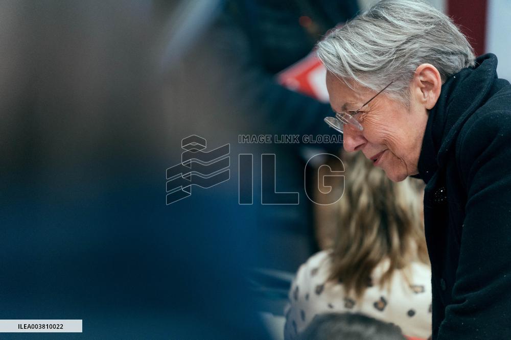 Elisabeth Borne visits an elementary school - Longjumeau