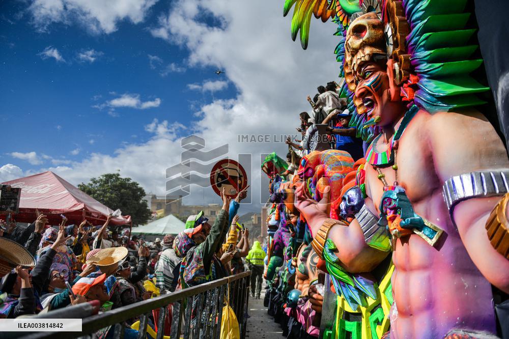 Carnaval de Negros y Blancos - Black and Whites Carnival - Desfile Magno