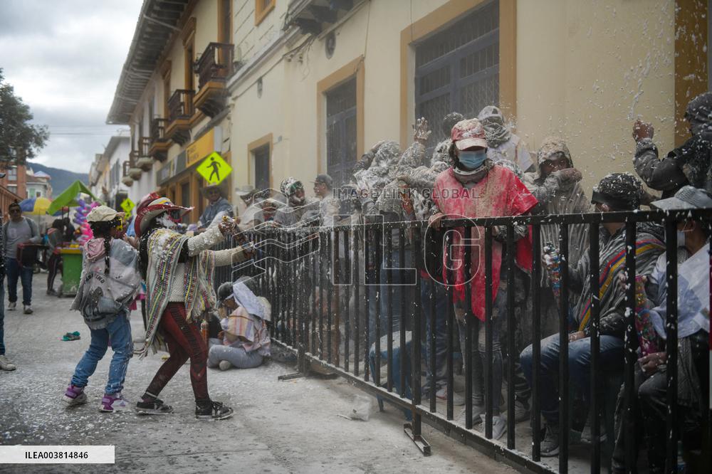Carnaval de Negros y Blancos - Black and Whites Carnival - Desfile Magno