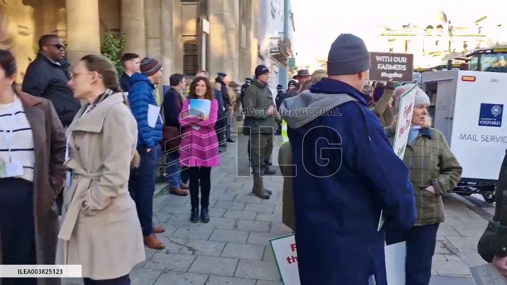 UK: Farmers Protest Proposed Inheritance Tax Changes, Blocking Oxford Streets