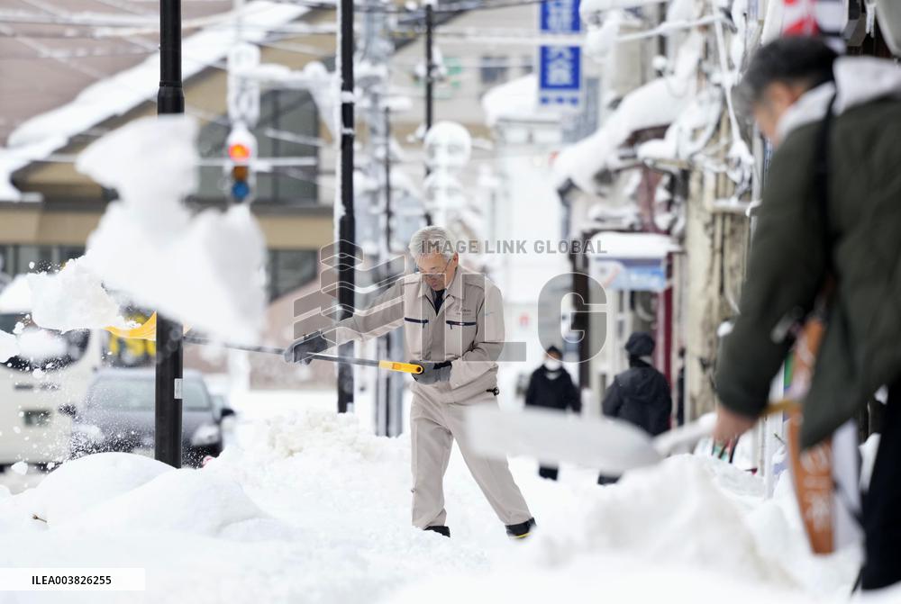 Heavy snowfall in Japan