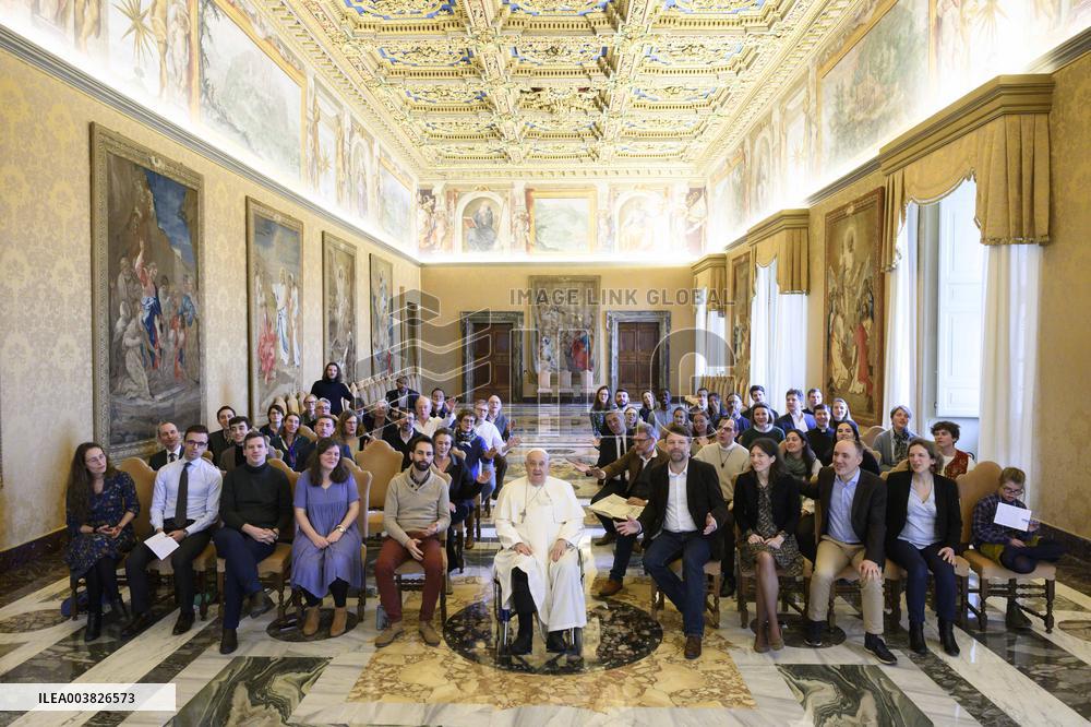 Pope Francis Receives Children Guests Of The Pediatric Oncology Clinic - Vatican