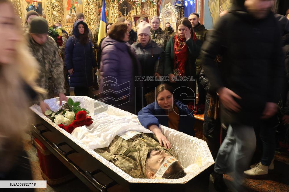 Kyiv pays last respects to marine officer Andrii Kuzmenko
