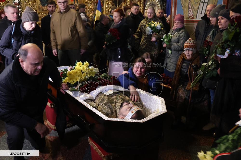 Kyiv pays last respects to marine officer Andrii Kuzmenko