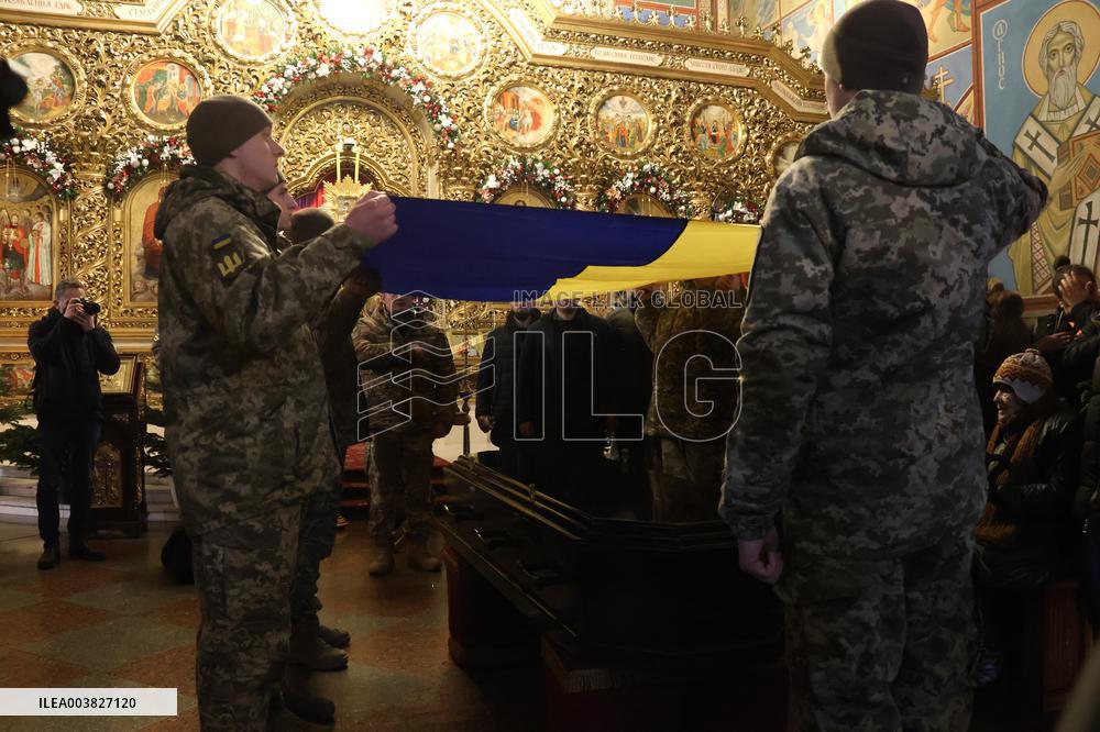 Kyiv pays last respects to marine officer Andrii Kuzmenko
