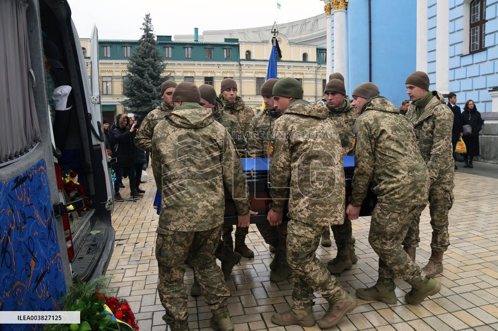Kyiv pays last respects to marine officer Andrii Kuzmenko